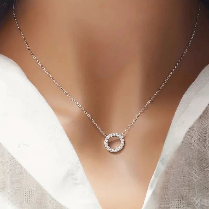 Circle Shine – Naszyjnik z Okrągłą Zawieszką